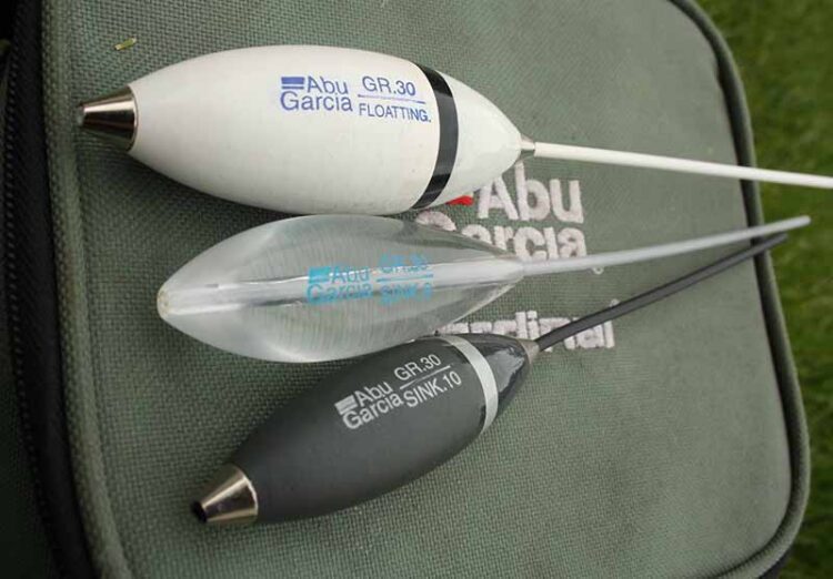 Як рибалити на спінінг із поплавком бомбардою