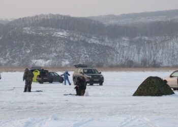 Нічна зимова рибалка Екстремальний лов наваги вночі